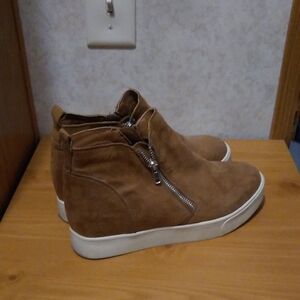 Women's Tan Suede Sneakers